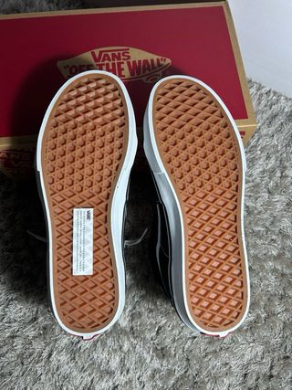 Vans Sk8-Hi Zapatillas Altas Negras y Blancas