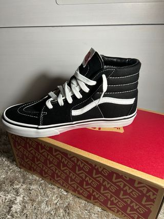 Vans Sk8-Hi Zapatillas Altas Negras y Blancas