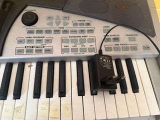 Teclado Roland E-50 con pie