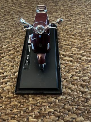 Maisto Vespa LXV 2013 scala 1:18
