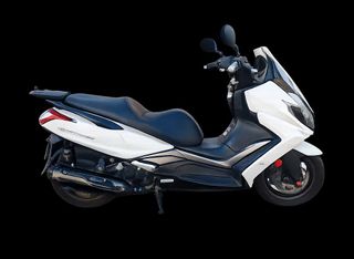 Kymco Superdink 125 2019 golpe trasero