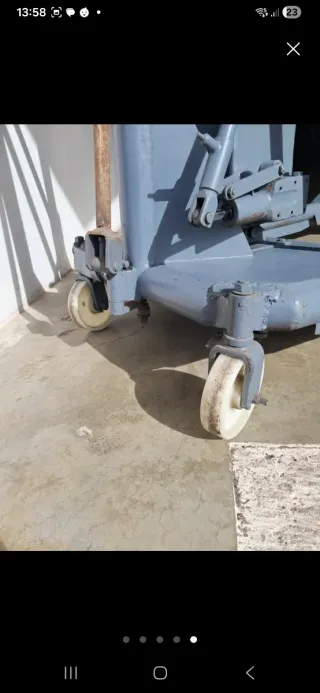 Pluma grua Hermed de elevación taller.