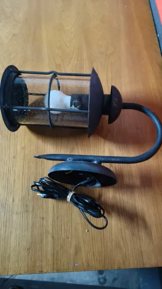 Lámpara estilo faro de puerto