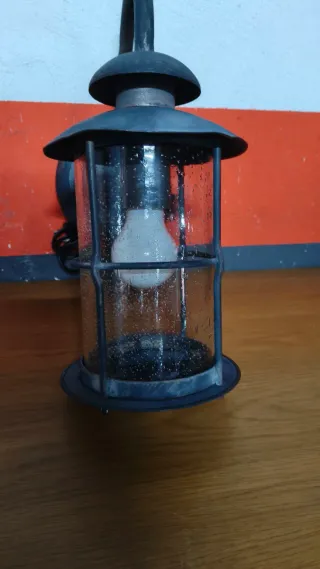 Lámpara estilo faro de puerto