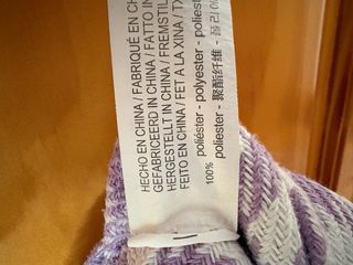 Mono Stradivarius cuadros lila y blanco