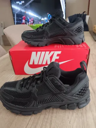 Zapatillas Nike Vomero 5 Negras