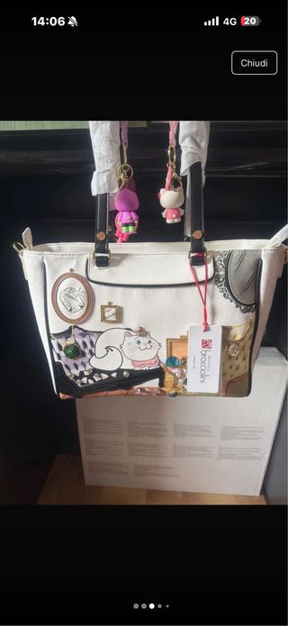 Borsa Braccialini con ciondoli