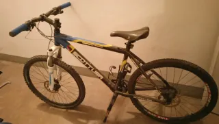 Lote de 3 bicicletas de montaña.