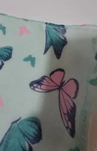 Sciarpa con farfalle