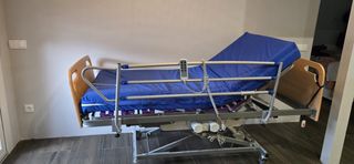 Cama hosp. 300€ y Silla de ruedas eléctrica 700€