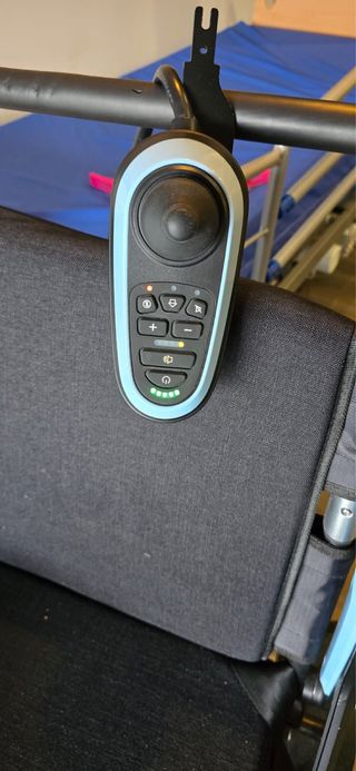 Cama hosp. 300€ y Silla de ruedas eléctrica 700€