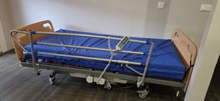 Cama hosp. 300€ y Silla de ruedas eléctrica 700€