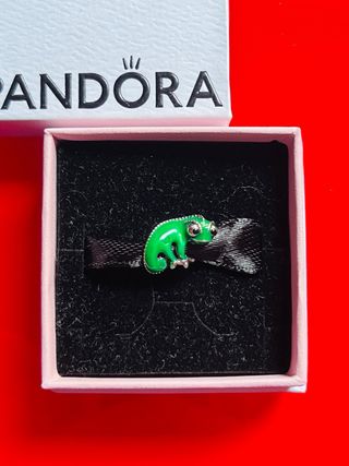 Charm Pandora x Pascal Enredados Disney