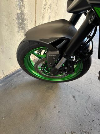 Kawasaki Z900 2024 - 4.100 km