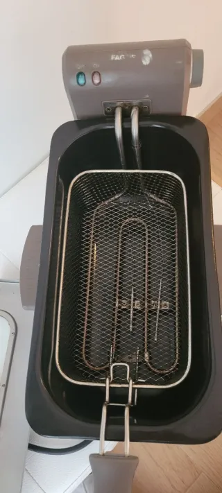 Freidora Eléctrica con Cesta