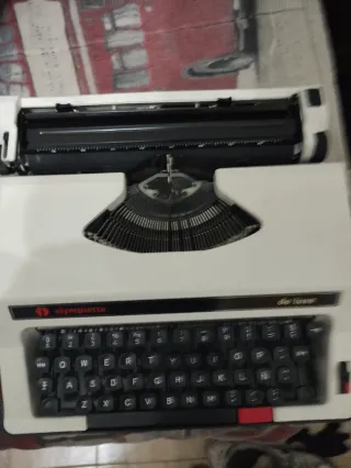 Máquina de escribir Olivetti de luxe
