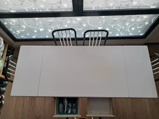 Mesa extensible y 4 sillas