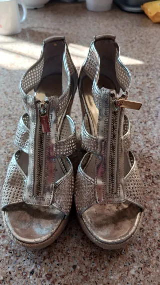 Zapatos dorados Michael Kors