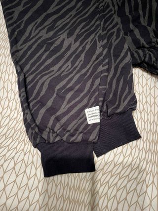 Pantalón chándal ZARA unisex estampado