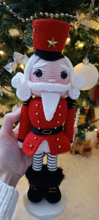 Schiaccianoci amigurumi fatto a mano
