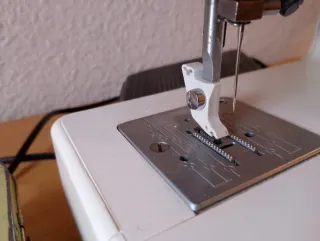 Máquina de coser Alfa