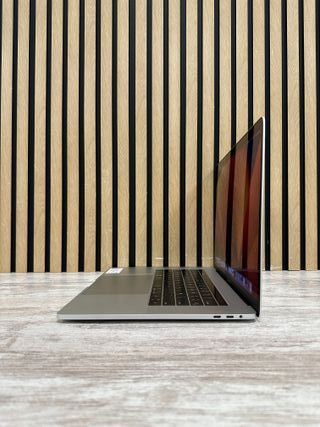 MacBook Pro 15" 2017 i7 16gb 500gb SSD