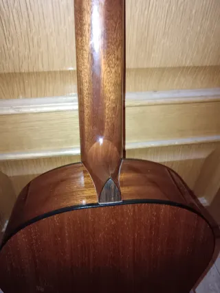 Guitarra Admira Juanita y funda de calidad