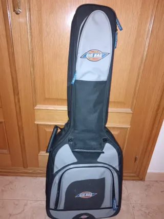 Guitarra Admira Juanita y funda de calidad