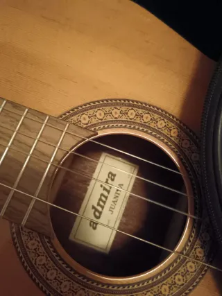 Sin usar.Guitarra Admira Juanita nueva y funda
