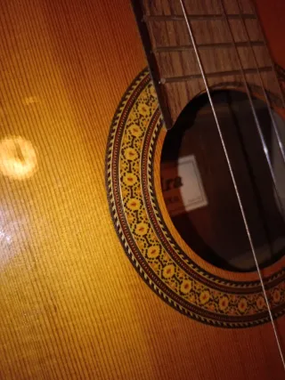 Guitarra Admira Juanita y funda de calidad