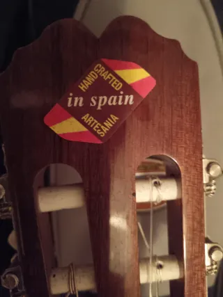 Guitarra Admira Juanita y funda de calidad