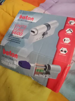 Bombín de seguridad Baton.