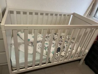 Cuna infantil blanca