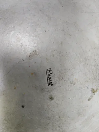 Cacerola antigua de aluminio