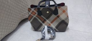 Borsa a mano con lucchetto e chiave