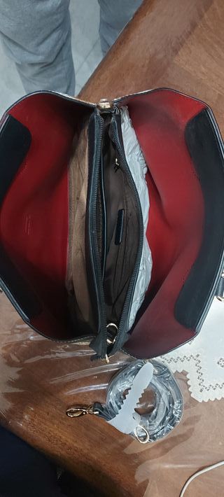 Borsa a mano con lucchetto e chiave