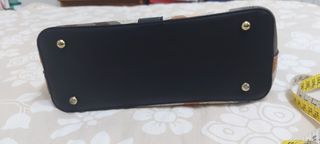 Borsa a mano con lucchetto e chiave