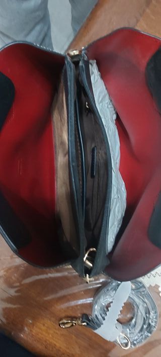 Borsa a mano con lucchetto e chiave