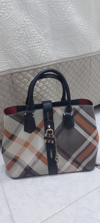 Borsa a mano con lucchetto e chiave