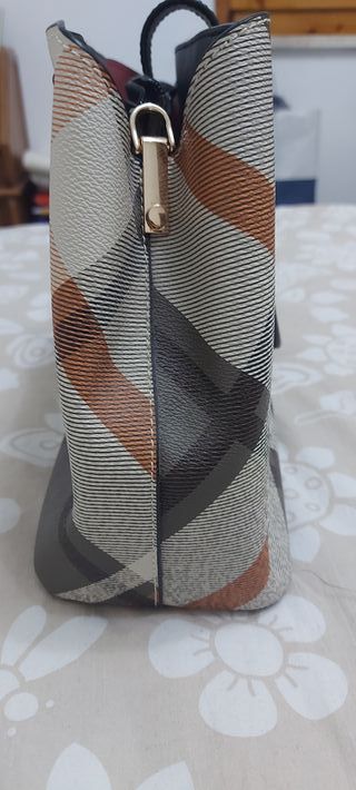 Borsa a mano con lucchetto e chiave