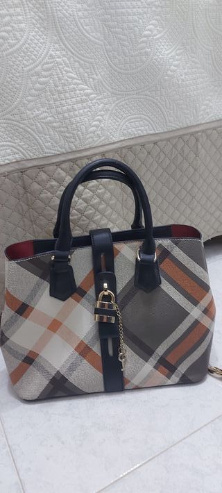 Borsa a mano con lucchetto e chiave