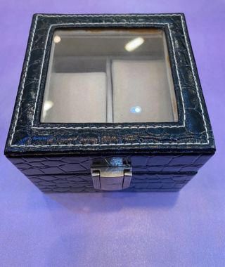 Porta orologi nero con coperchio trasparente