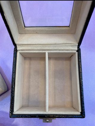 Porta orologi nero con coperchio trasparente