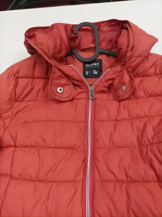 Anorak Lefties con capucha, color TEJA .