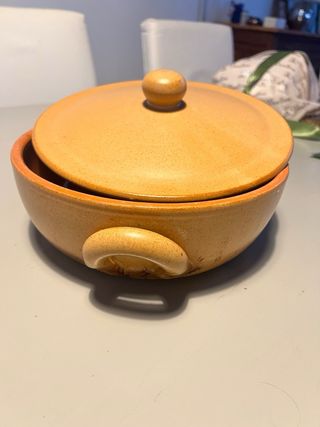Pentola in terracotta con coperchio