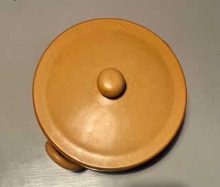 Pentola in terracotta con coperchio