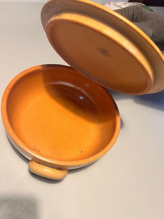 Pentola in terracotta con coperchio