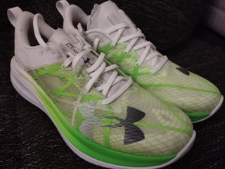 Zapatillas Under Armour Velocitti Verde/Blanco