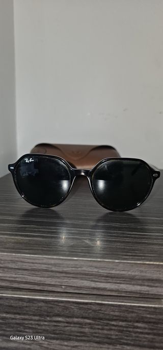 Gafas de sol Ray-Ban negras y marrones
