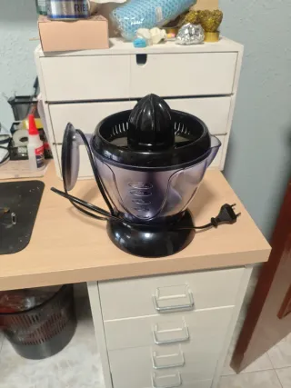 Exprimidor eléctrico de cítricos
